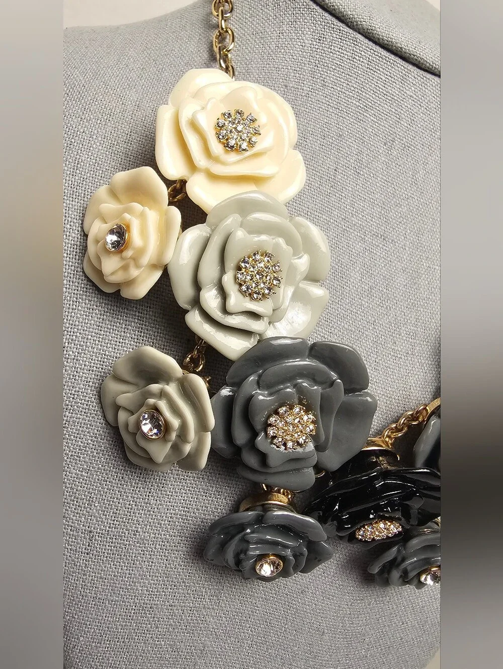 [BaubleBar] Ombré Cunky Resin Rose bib Statement Necklace